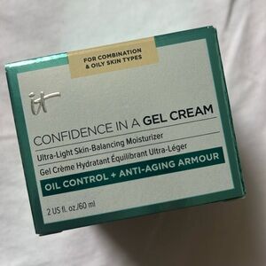 It cosmetics CONFIDENCE IN A GEL CREAM